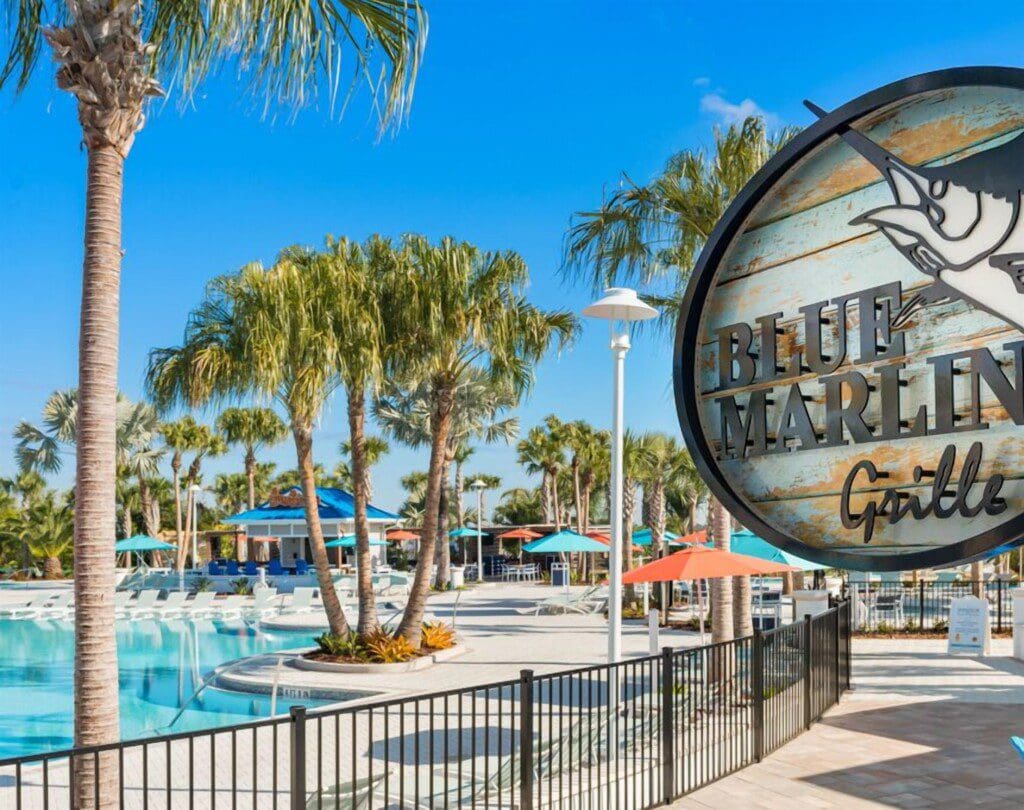 Windsor Island Resort poolside bar and grill