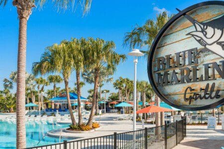 Windsor Island Resort poolside bar and grill