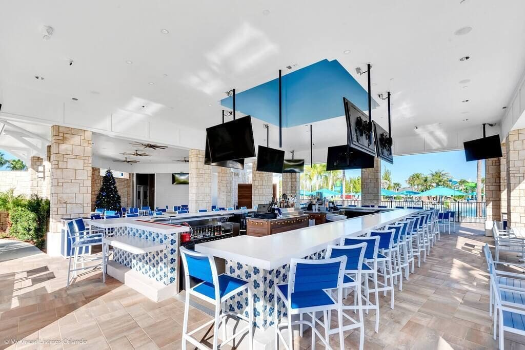 Windsor Island Resort poolside bar & Blue Marlin Grille