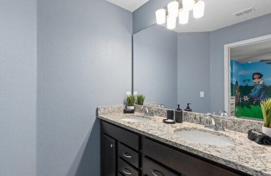 Encanto ensuite bath