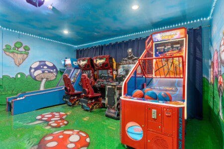 Chillax Inn Kaipo free arcade with your stay!