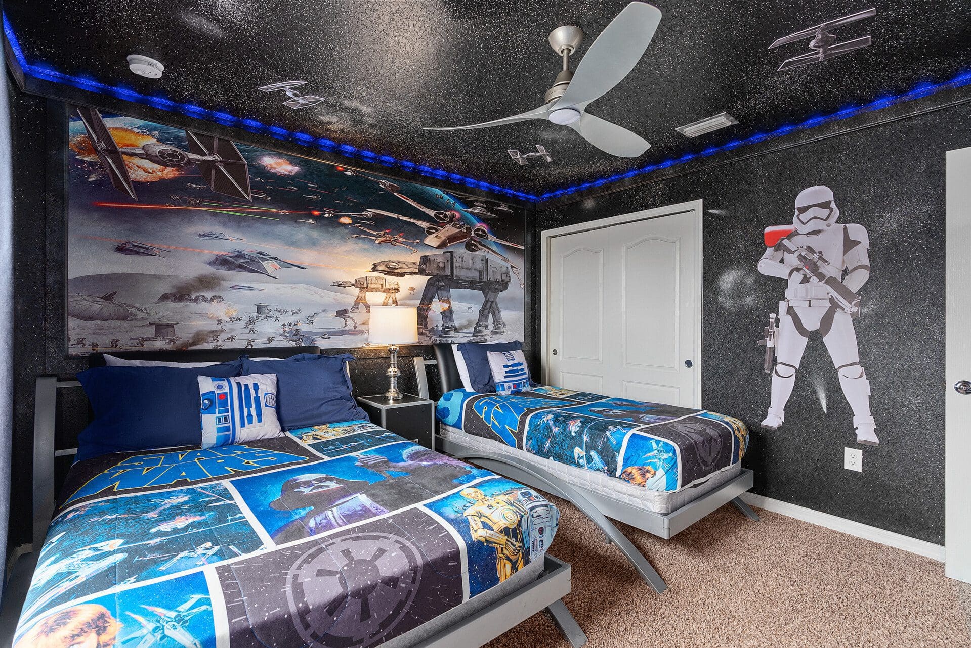 Fun Star Wars-themed bedroom showing one of the villas for families looking for things to do near Windsor at Westside Resort.