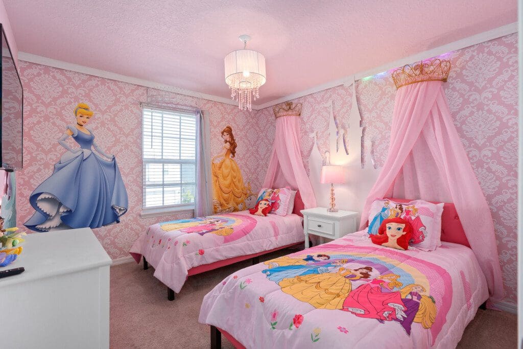 Themed bedroom inside Windsor Island Resort rentals
