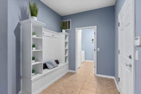 Chillax Inn Qin Loop laundry off entry